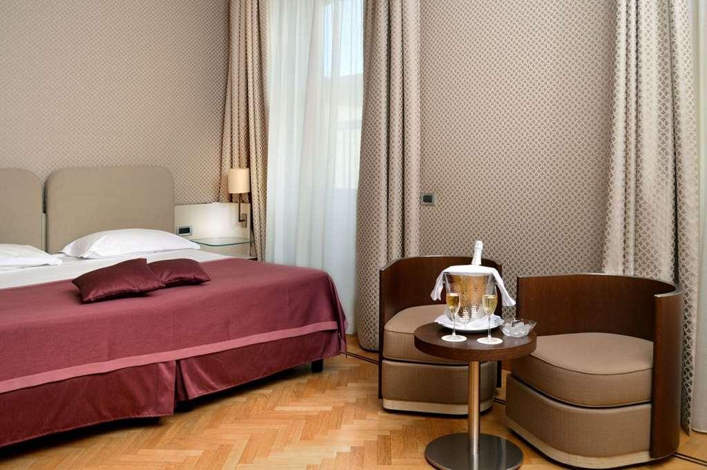 Hotel Palazzo Esedra Napoli Camera foto